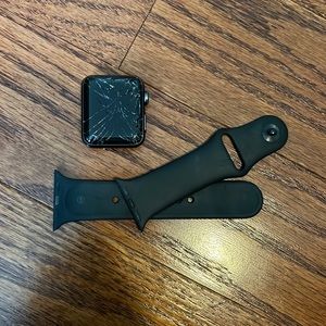 APPLE WATCH SERIES 3 - 38mm - SHATTERED SCREEN